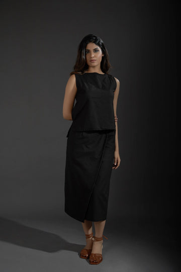 Classic boat neck pure cotton western top with wooden buttons